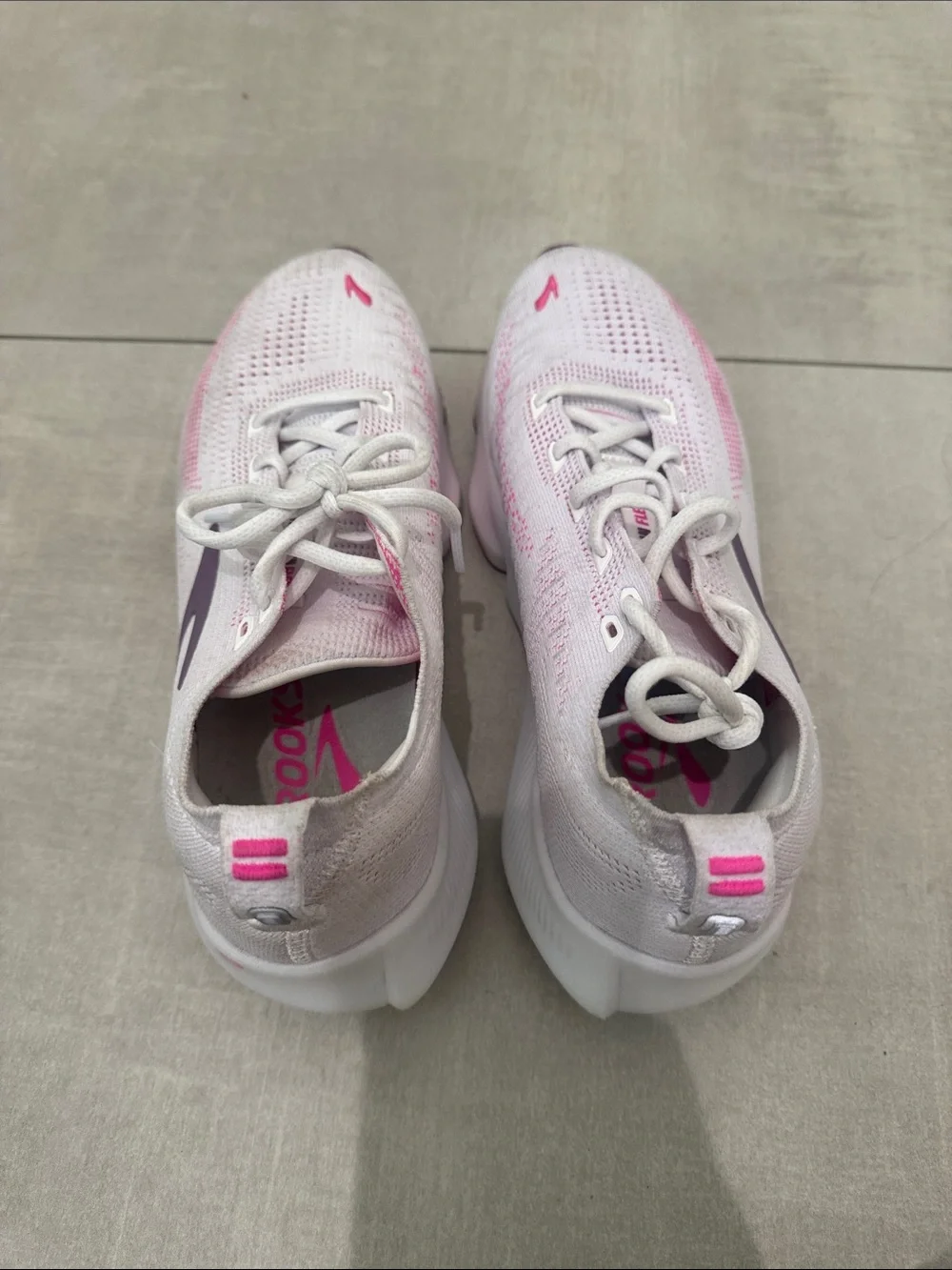 Brooks Running Shoes – Women’s Size 9 - Picture 2 of 5